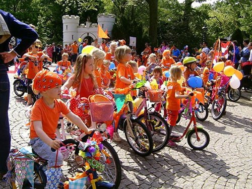 Koningsdag fietsoptocht kinderen