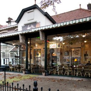 Cafe Den Engelenburcht buiten